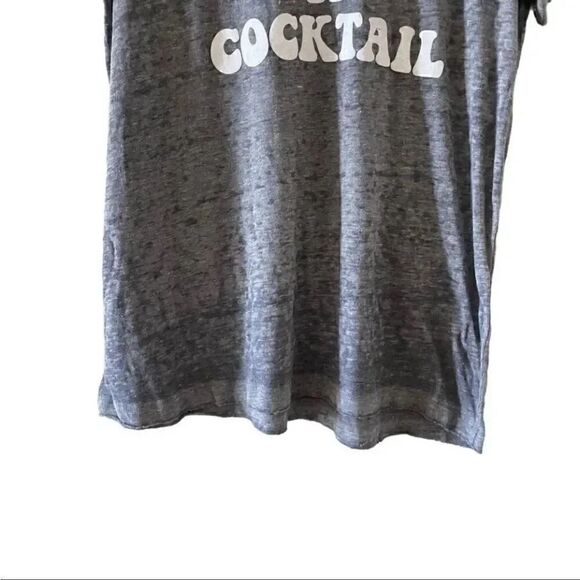 Chaser Revolve Heather Gray Festival I Need. Cocktail Short Sleeves TShirt SZ M - Picture 5 of 10